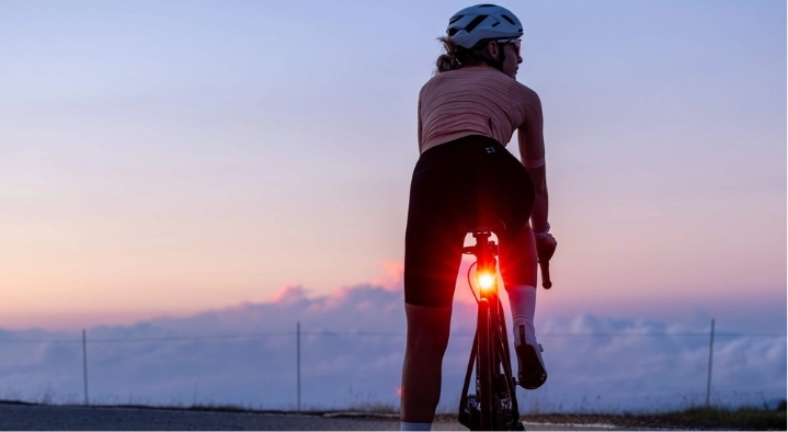 Recenze Garmin Varia 820